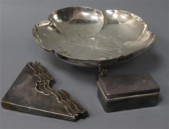 A Japanese sterling silver bowl, a similar stamp box and a set of four white metal corner mounts